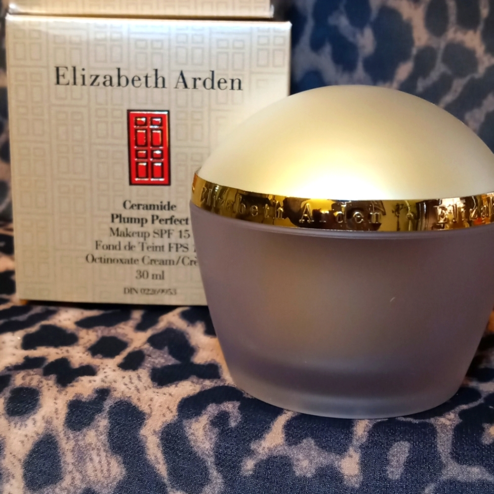 (5) Elizabeth Arden Ceramide Plump Perfect Makeup